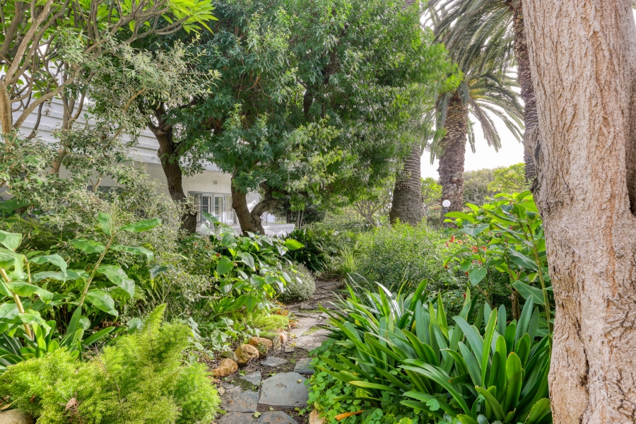 2 Bedroom Property for Sale in Vredehoek Western Cape